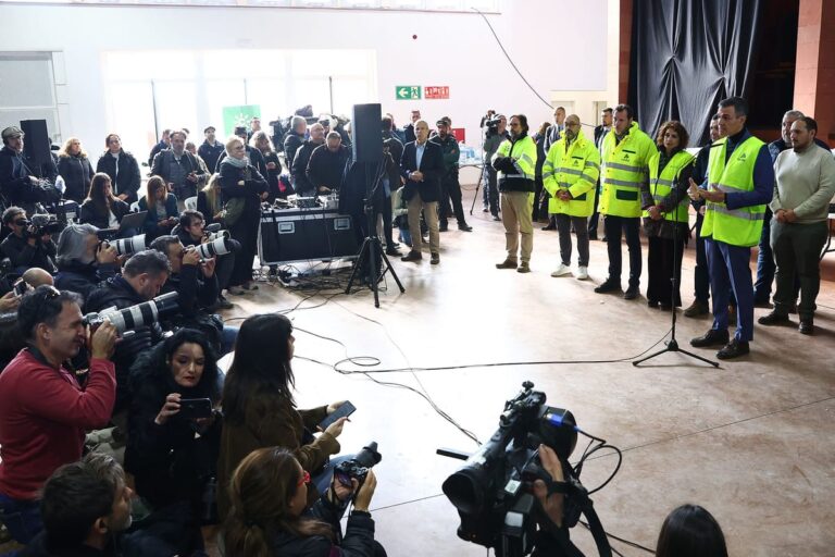 Premier Pedro Sánchez, tijdens de verklaring die hij aflegde na een bezoek aan het door het ongeluk getroffen gebied.