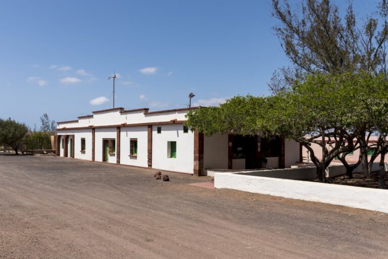 Gebouw van de voormalige Colonia Agrícola Penitenciaria de Tefía op Fuerteventura